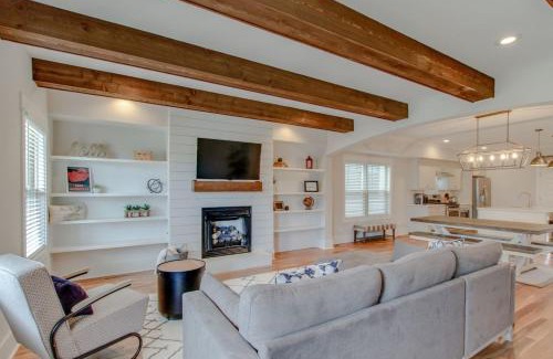 Talbot's Corner House | East Nash Luxury Four Bedrooms Huge Rooftop Patio