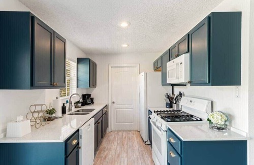 East MLK House | East Side Bungalow | 3 BR | Large Backyard