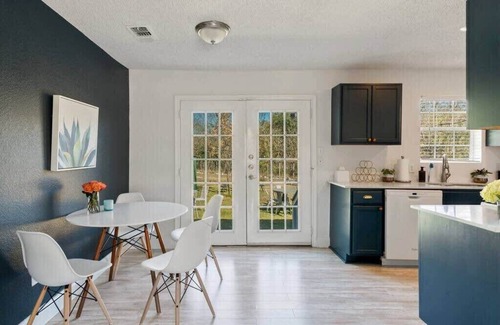 East MLK House | East Side Bungalow | 3 BR | Large Backyard