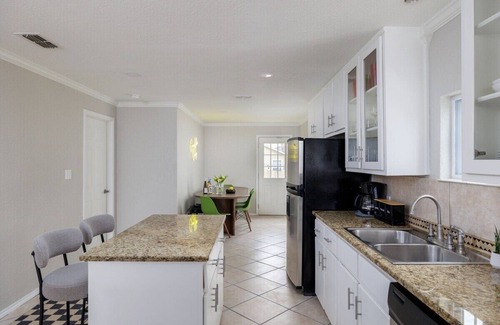 McKinley Heights House | East Side Charmer, King Bed, 3 BR, Close to UT