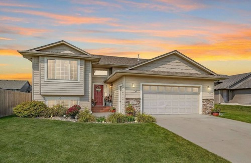 Sioux Falls House | East side single family home near Harmadon ball fields