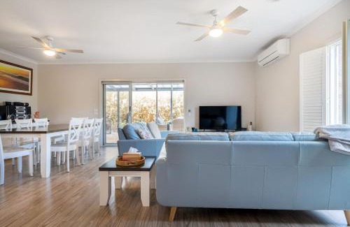 Capel Sound House | 'Eastbourne Escape' A Family Haven Near the Beach