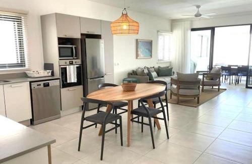 Poste Lafayette Apartment | Eastern Blue Beachfront Apartment