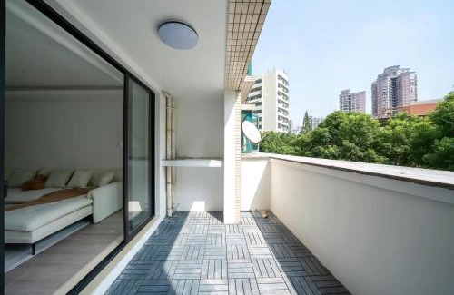 Changning Apartment | Eastern Hub - Zhongshan Park Branch Kaixin Haoyuan Subway 100 meters away bustling commercial area