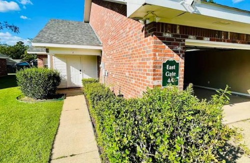 Hammond Apartment | EastGate 4A Cozy family retreat close to downtown Hammond