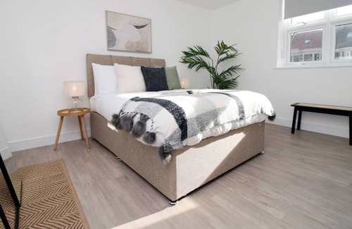 Hanham Apartment | Eastgate Way 3 by Tŷ SA