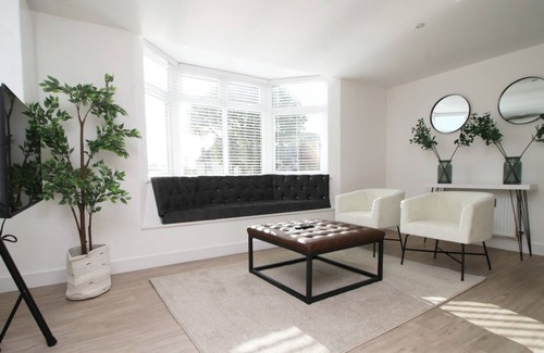 Hanham Apartment | Eastgate Way 3 by Tŷ SA