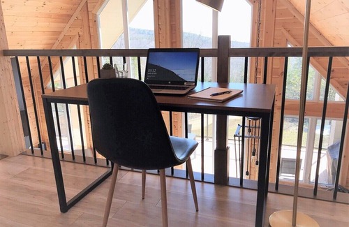 Les Eboulements Ski Chalet | Eastman 73: Timberblock Style & Scenic River View