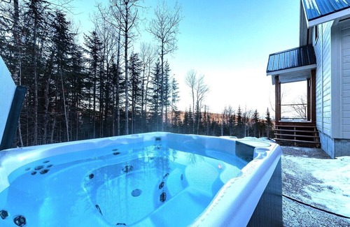 Les Eboulements Ski Chalet | Eastman 73: Timberblock Style & Scenic River View