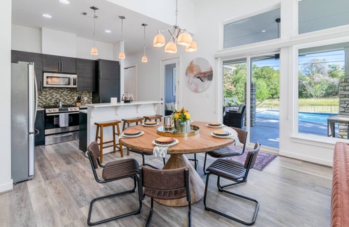Pleasant Valley House | Eastside Delight l Poolside Paradise l Golf