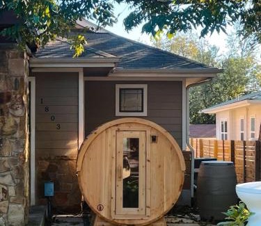 Central East Austin House | Eastside Home - Sauna &Cold Plunge - Close to DT