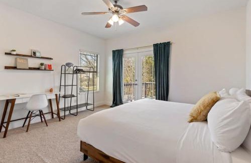 Central East Austin House | Eastside Home - Sauna &Cold Plunge - Close to DT