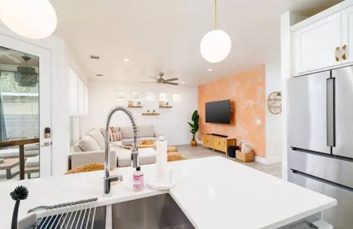 Govalle House | Eastside Oasis *Walk to Bars, Brews & Good Eats*