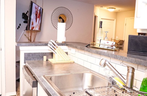 Norcross Apartment | Easy Access luxurious kingbed