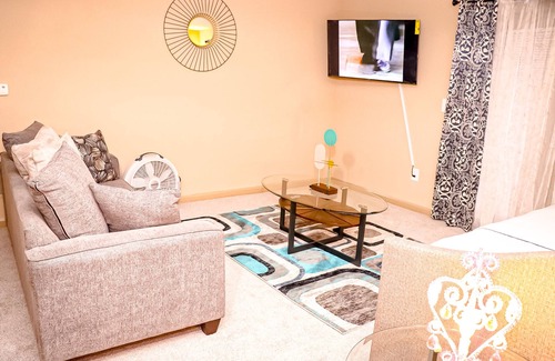Norcross Apartment | Easy Access luxurious kingbed