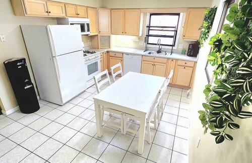La Crosse House | Easy Access to Airport, Freeway, Dining, River, and Docks