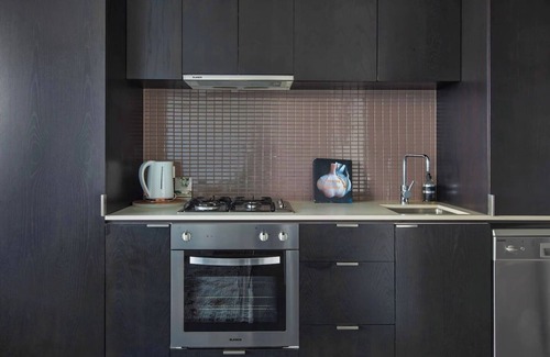 South Yarra Apartment | Easy Access to Chapel Street from this Sleek Stay