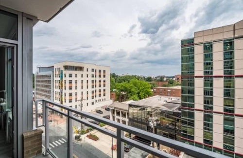 Woodmont Triangle Apartment | Easy Access to I-270| Close to Bethesda Central Farm Market |by GLS