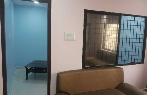 Kolar Road House | Easy approachable comfortable, home feeling.Well equipped kitchen self cooking.