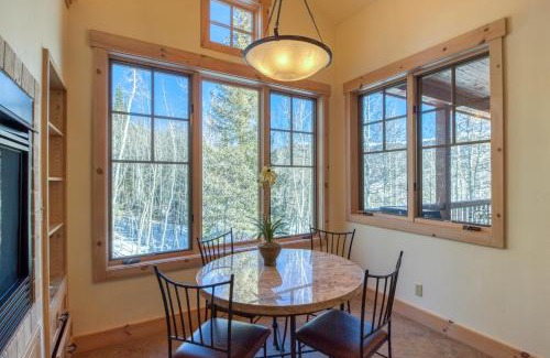 Three Peaks House | Easy Bend Elegance