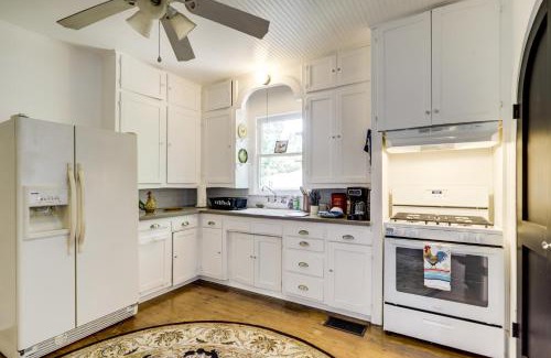 Brenham House | Easy Dtwn Access Restored 1930s Brenham Retreat
