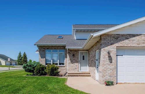 Appleton House | -Easy Eastowne Living - 3 Br