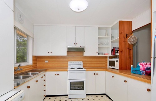 Woodgate House | Easy Living Beach Front Holiday Home!