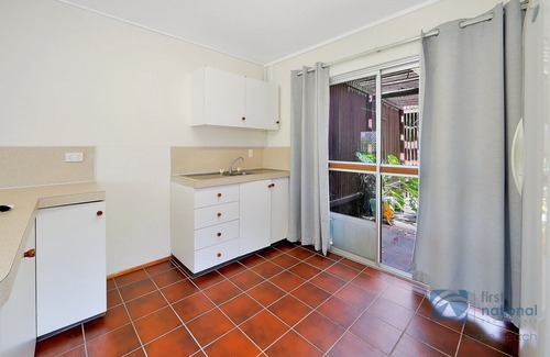 Woodgate House | Easy Living Beach Front Holiday Home!