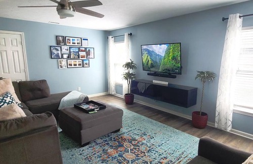Noblesville House | Easy Living Near Ruoff Music Center
