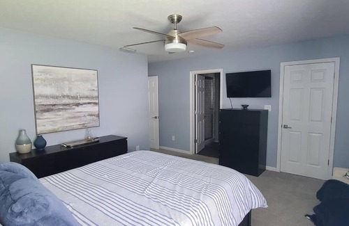Noblesville House | Easy Living Near Ruoff Music Center