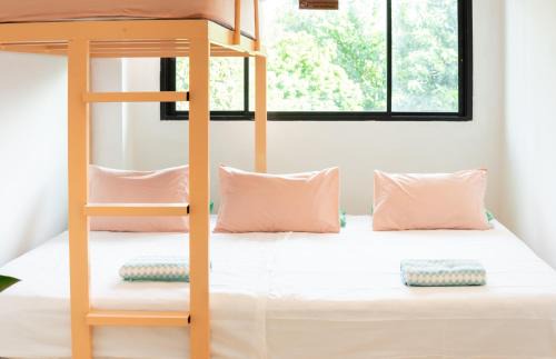 Chana Songkhram Hotel | Easy Sunday Khaosan Bangkok