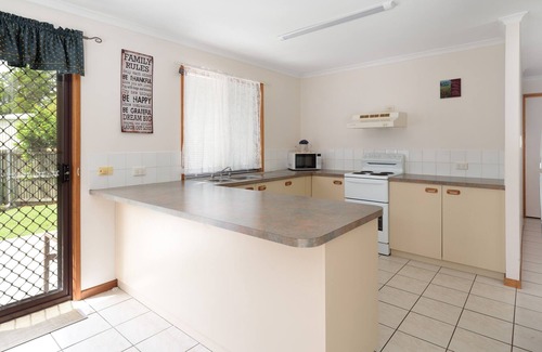 Tin Can Bay House | Easy walk to the foreshore and central to all that Tin Can Bay has to offer!