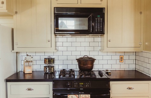 Freetown - Port Rico House | Easy walk to UL, Downtown, Girard park, and multiple music venues. Pet friendly!