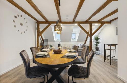Hof Apartment | EasyApartments stilvoll zentral Balkon Hauptbahnhof NETFLIX 130m2