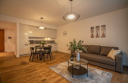 Centrs Apartment | Easyrooms Dzirnavu luxury apartment with balcony