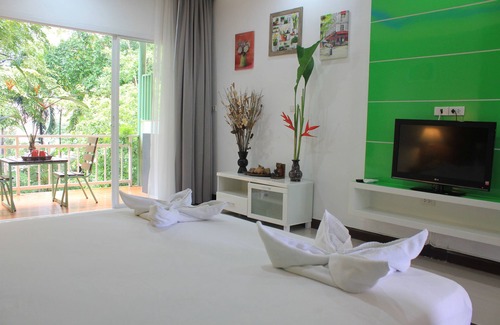 Phuket House | Eat n Sleep