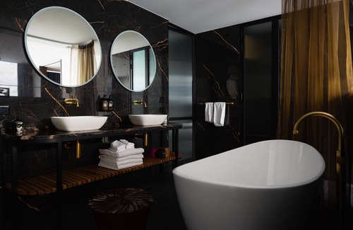 Dunedin City Centre Hotel | Ebb-Dunedin