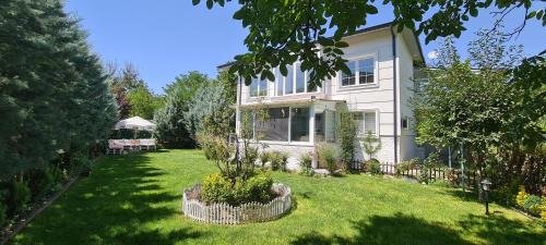Nar Apartment | Ebruli Cennet Bahçesi
