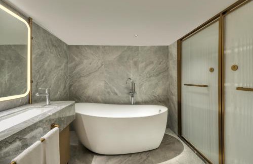 Weiyang Hotel | Echarm Plus Hotel - Xi'an Daminggong West Subway Station