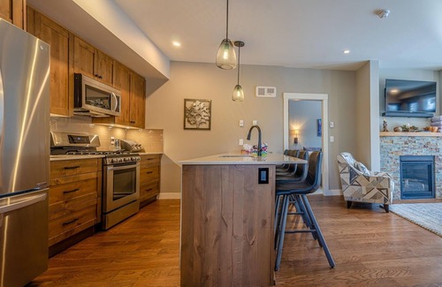 Sun Peaks Condo | Echo Landing #05 by Bear Country