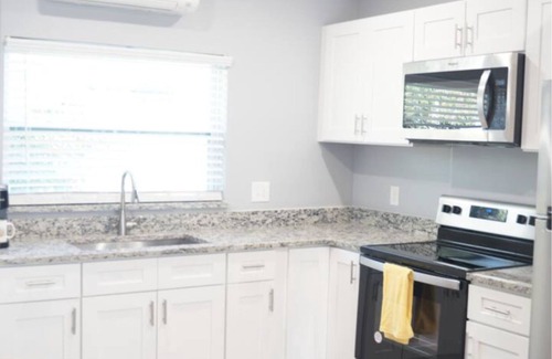 Northeast Orlando House | Eclectic 1 Bedroom Apt in Downtown Orlando. 15mins from Airport & UCF.