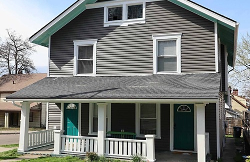 Dayton House | Eclectic 3 bedroom close to downtown