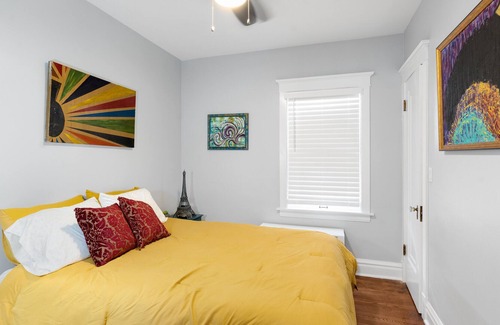 Berwyn House | Eclectic 3 Bedroom Home (w/Firepit) Close To Downtown Chicago!