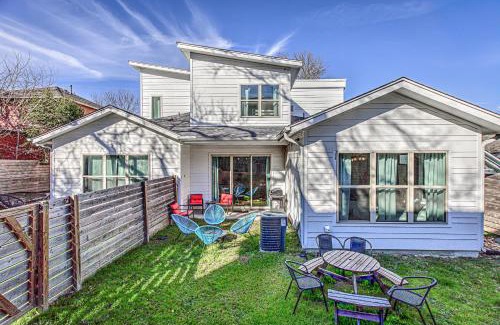 MLK House | Eclectic 6 BDR for Family of 20 Mins to 6th St & DT