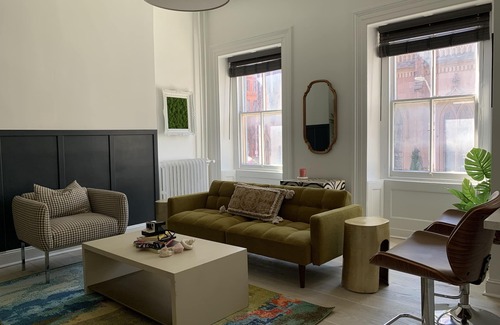 Mount Vernon Apartment | Eclectic, Bold, & Cozy 1-Bedroom Apartment in Artsy Neighborhood