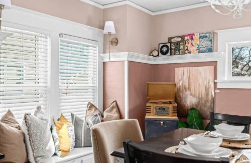 Royal Oak Apartment | Eclectic Bungalow in the Heart of Royal Oak