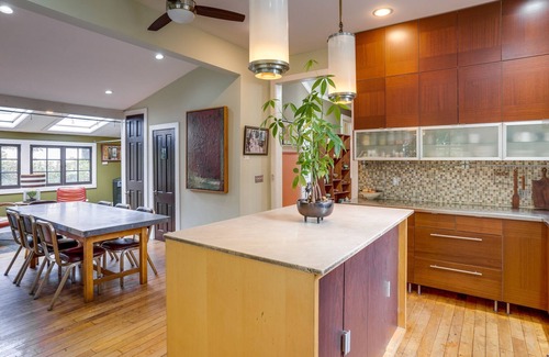 St. Elmo Improvement League House | Eclectic Chattanooga Retreat w/ Private Hot Tub!