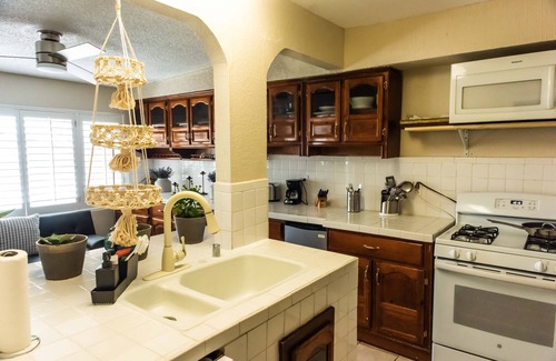 El Paso House | Eclectic Cozy Stellar location, sleeps 7