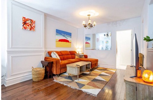 De Lorimier Apartment | Eclectic plateau mont-royal. 2-bedroom condo with garden.
