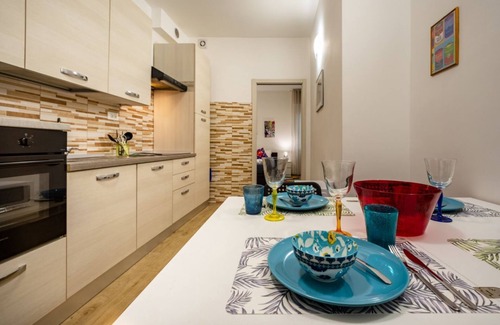Borgo Milano Apartment | Eclectic Pop Art Dwelling for 8 pax | self check-in
